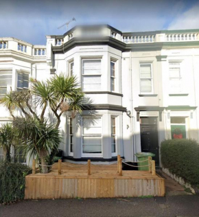 Large Family Townhouse close to Beaches/Harbour